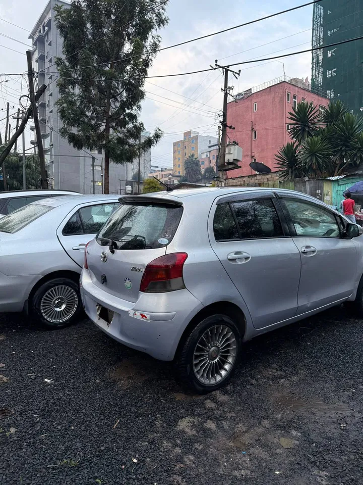 Toyota Compact 2010 Automatic – photo 3