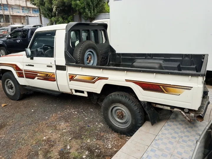 Toyota King Cab 2009 Pickup – photo 3