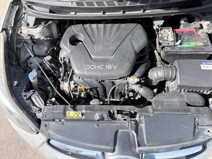 Hyundai Elantra 2012 Automatic – photo 5