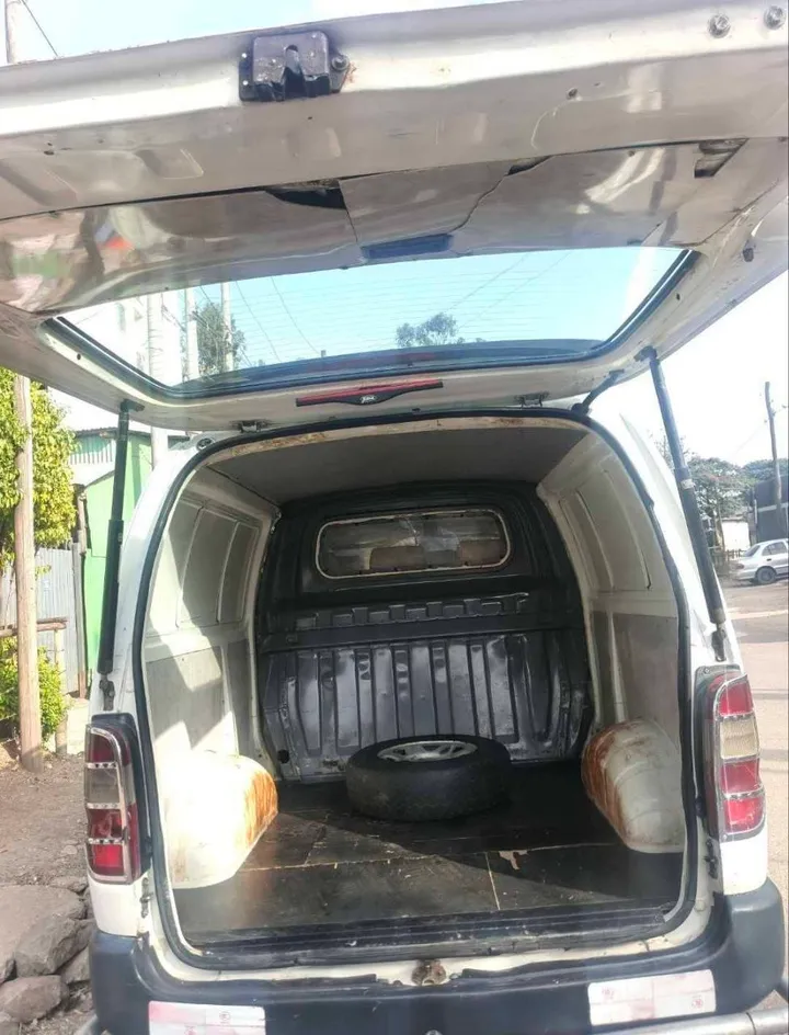 Toyota D4D Van 2008 Manual – photo 3