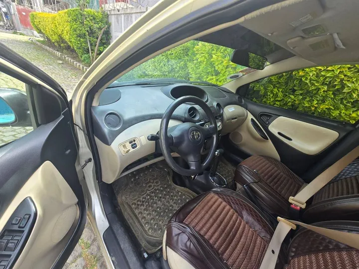 Toyota Vitz Yaris 2004 Manual – photo 3