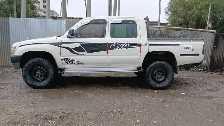 Toyota Hilux Double Cab Pickup – photo 3
