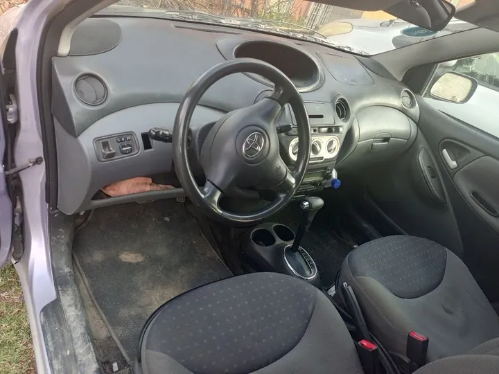 2004 Toyota Vitz Code 3 – photo 3
