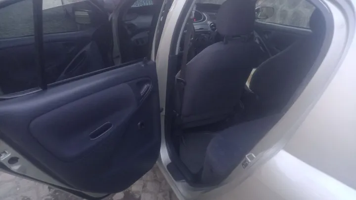 2002 Toyota Vitz Automatic – photo 3