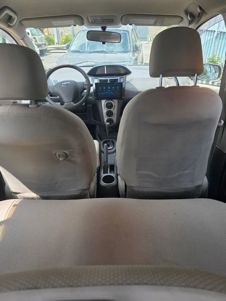 Toyota Yaris Compact 2010 Automatic – photo 3