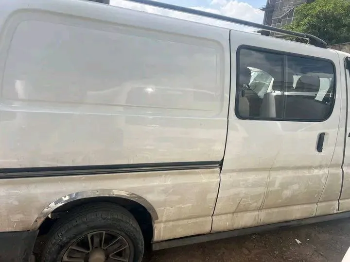 Toyota Hiace Dolphin Half Van – photo 4