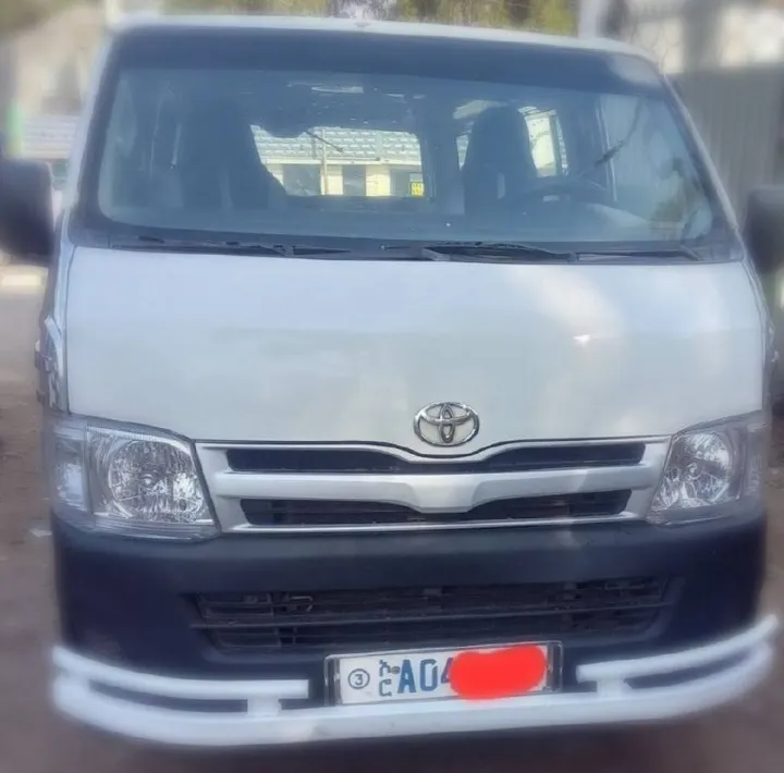 Toyota Hiace 2011 Manual Van – photo 7