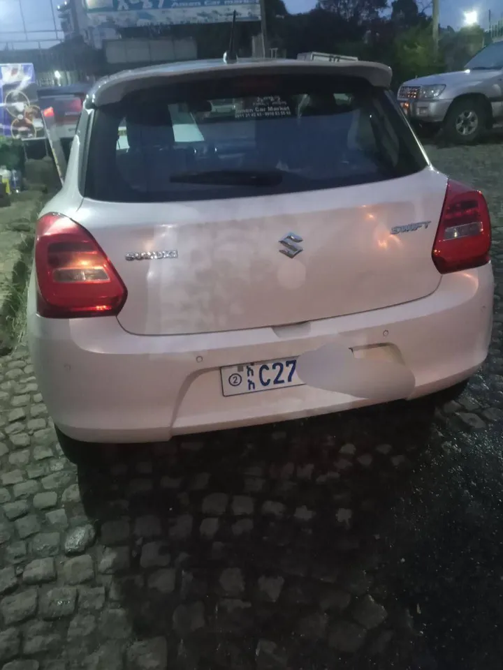 Suzuki Swift 2022 Automatic – photo 5