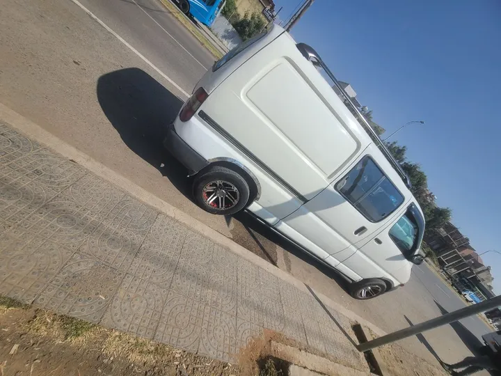 2005 Factory Manual Van – photo 3
