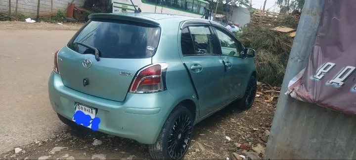 Toyota Yaris Compact 2009 – photo 4