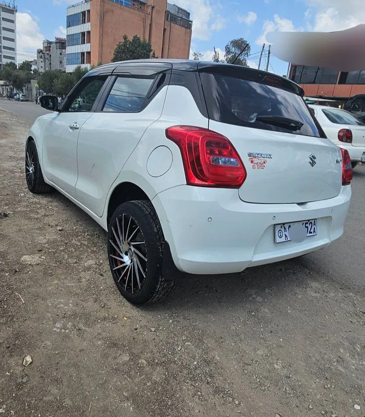 Suzuki Swift 2022 Automatic – photo 4