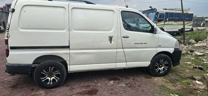 Toyota D4D Dolphin Van 2008 – photo 3