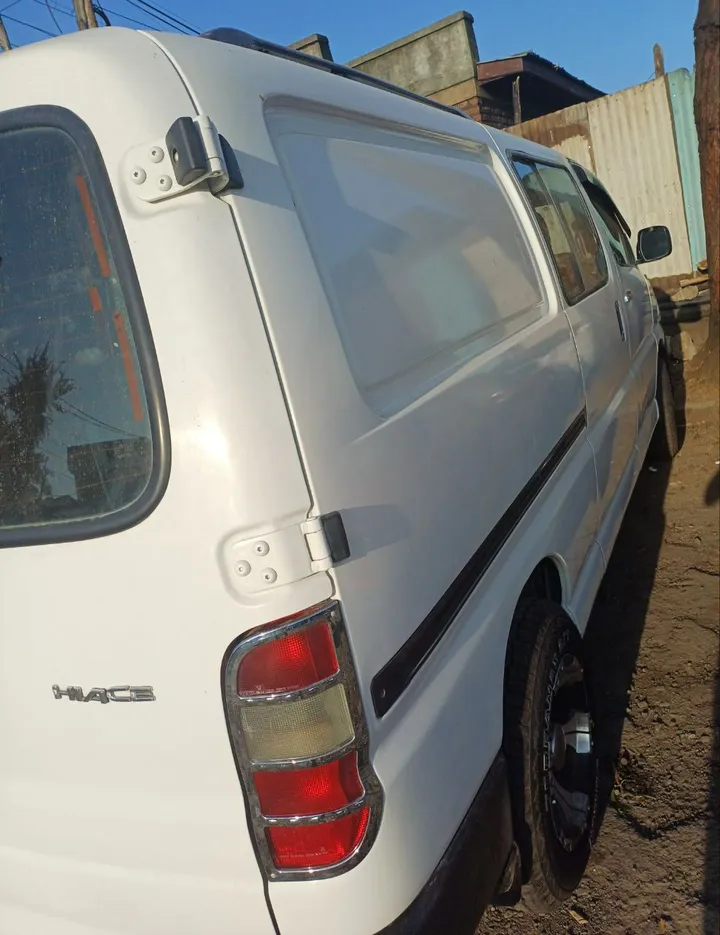 Toyota Hiace Dolphin 2011 Diesel – photo 6