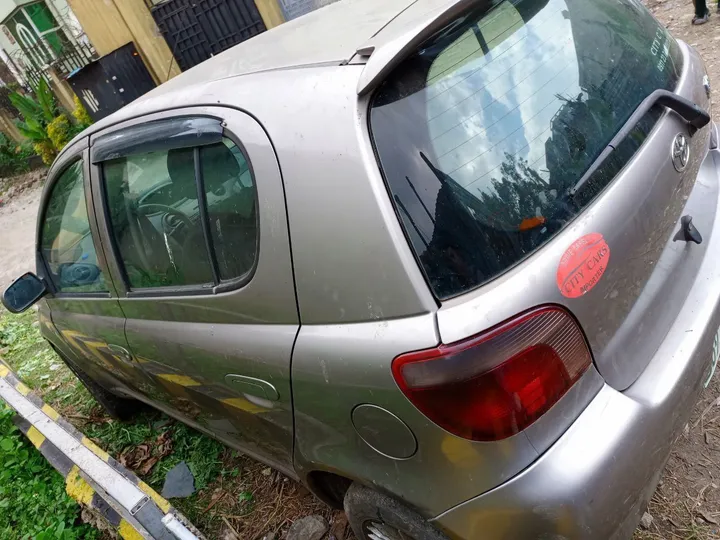 Toyota Vitz 2001 Automatic – photo 3