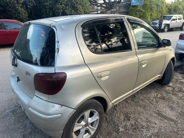 Toyota Vitz 2002 Automatic – photo 3