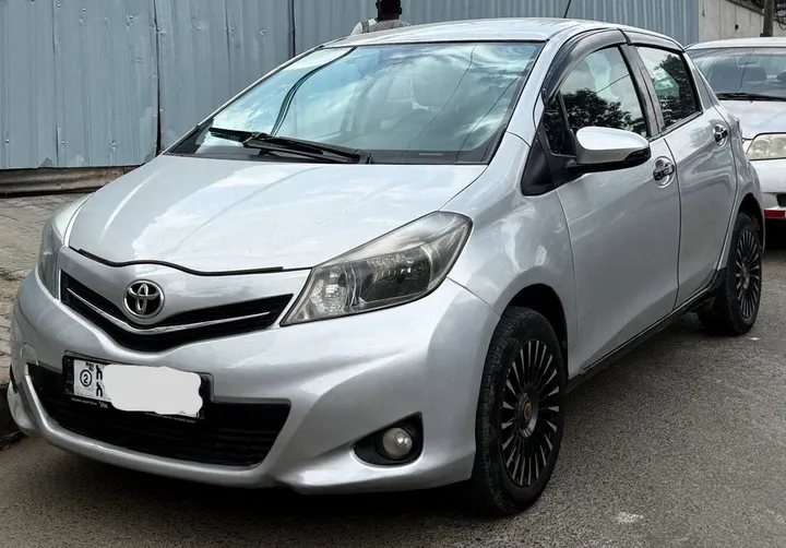 Toyota Yaris 2013 Manual – photo 3