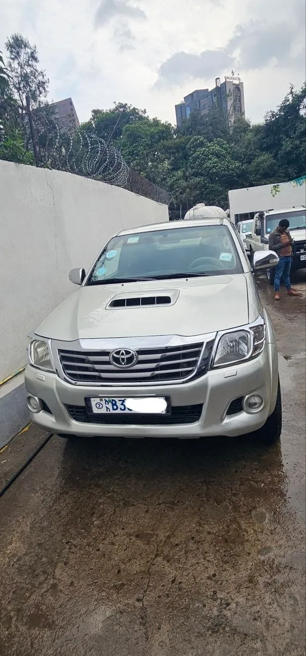 Toyota Hilux Vigo 2013 – photo 5