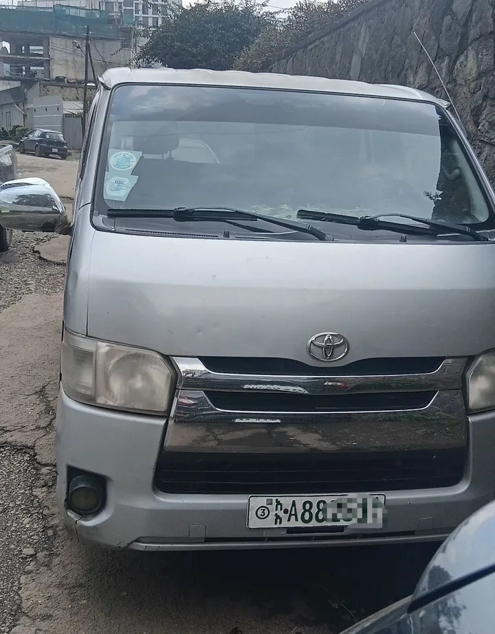 Toyota Hiace Abadula Super GL – photo 3