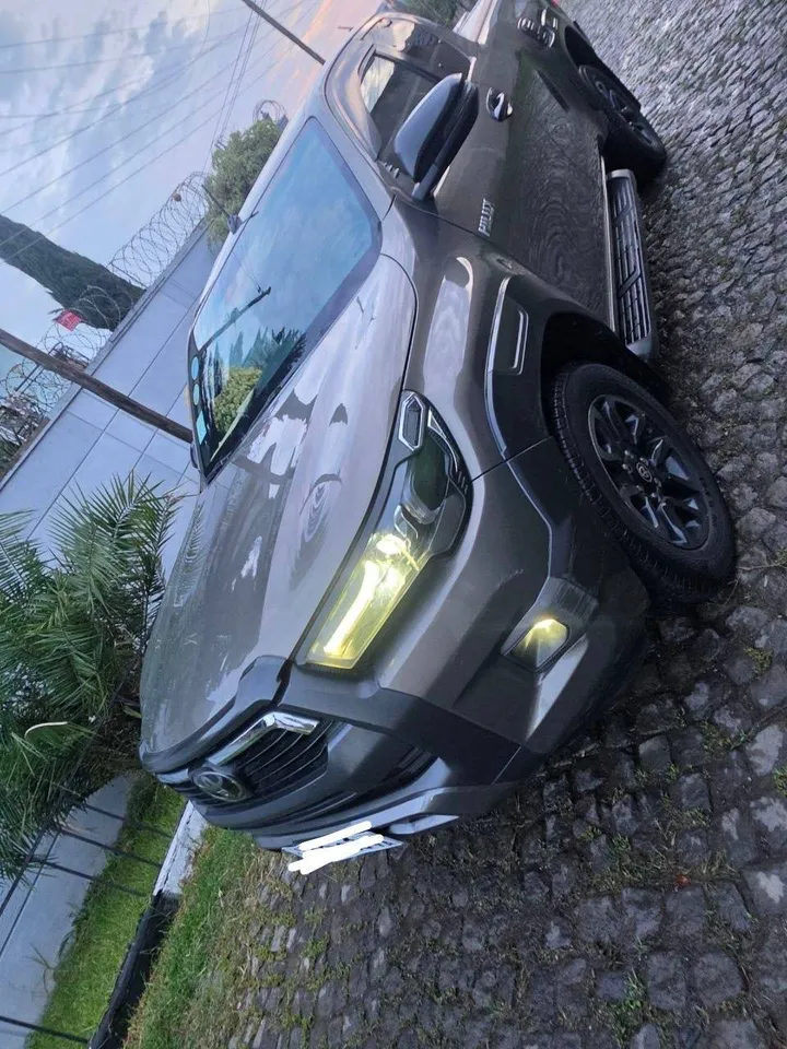 Toyota Hilux Invincible 2021 Automatic – photo 4