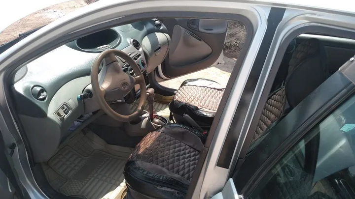 Toyota Platz 2001 Automatic – photo 5