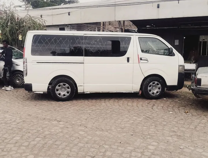 Toyota Hiace Van 2007 – photo 4