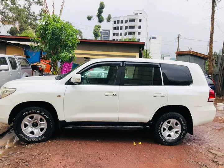 Toyota Land Cruiser 2009 V8 Manual – photo 3