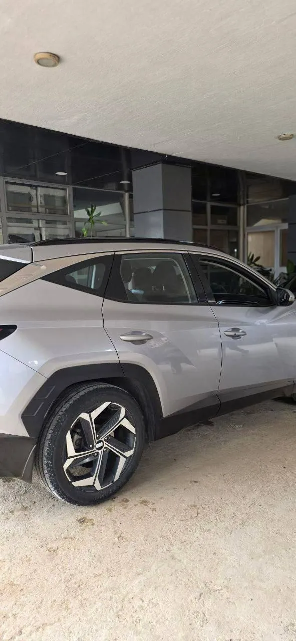 Hyundai Tucson 2022 Silver SUV – photo 3