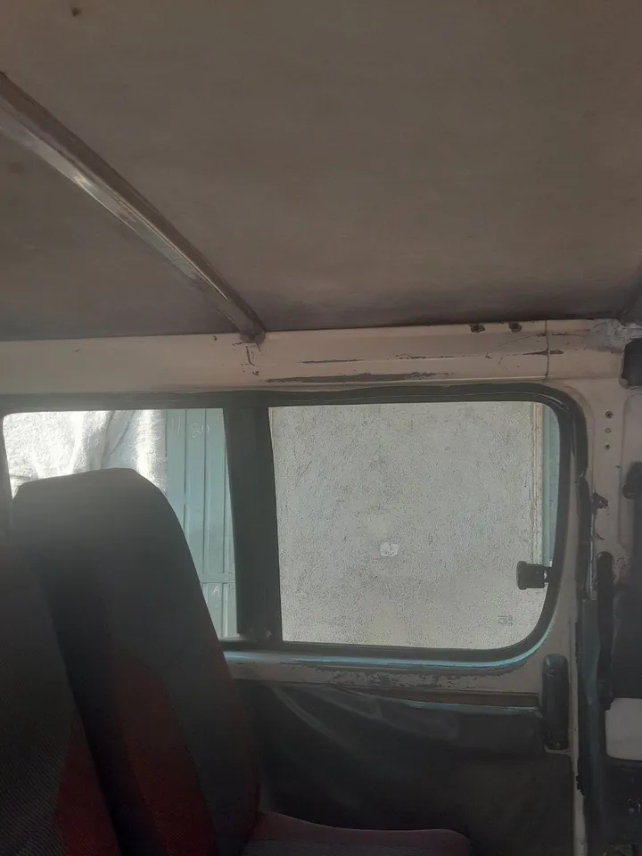 Toyota White Van 2004 – photo 5