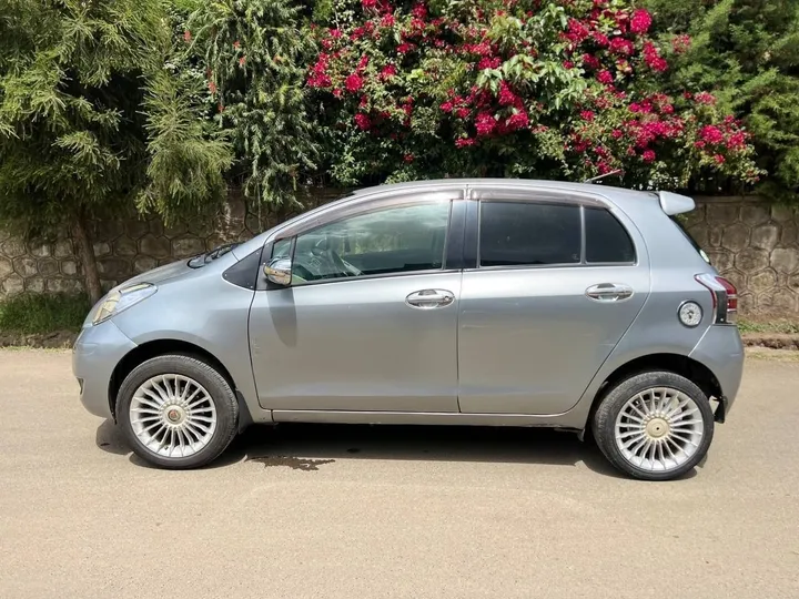 Toyota Yaris Compact 2010 – photo 9