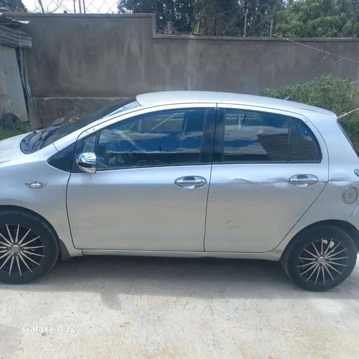 Toyota Yaris Compact 2009 Silver – photo 4