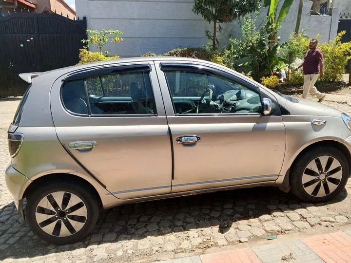 Toyota Vitz 2001 Automatic – photo 3