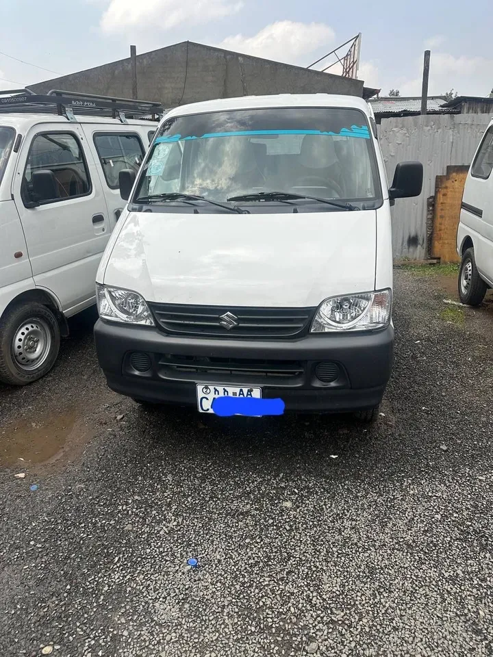 White Suzuki Van 2024 – photo 3