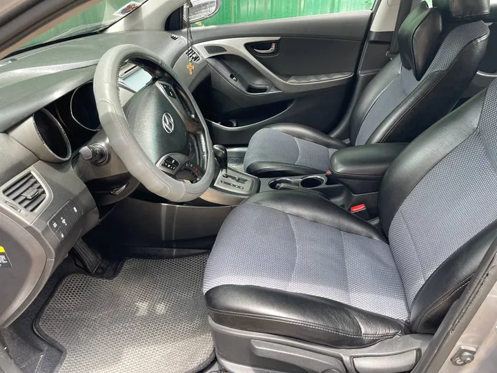Hyundai Avante 2013 Automatic – photo 5
