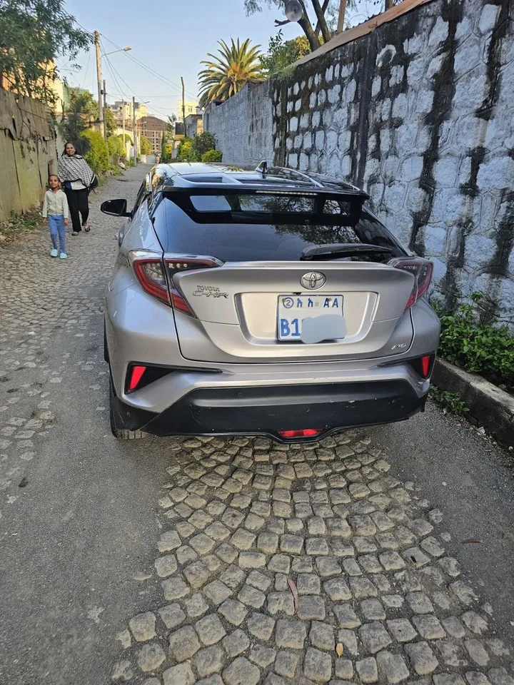Toyota C-HR 2017 Automatic – photo 3
