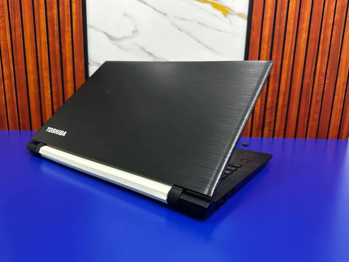 Toshiba Satellite C55-C i3 Laptop – photo 4