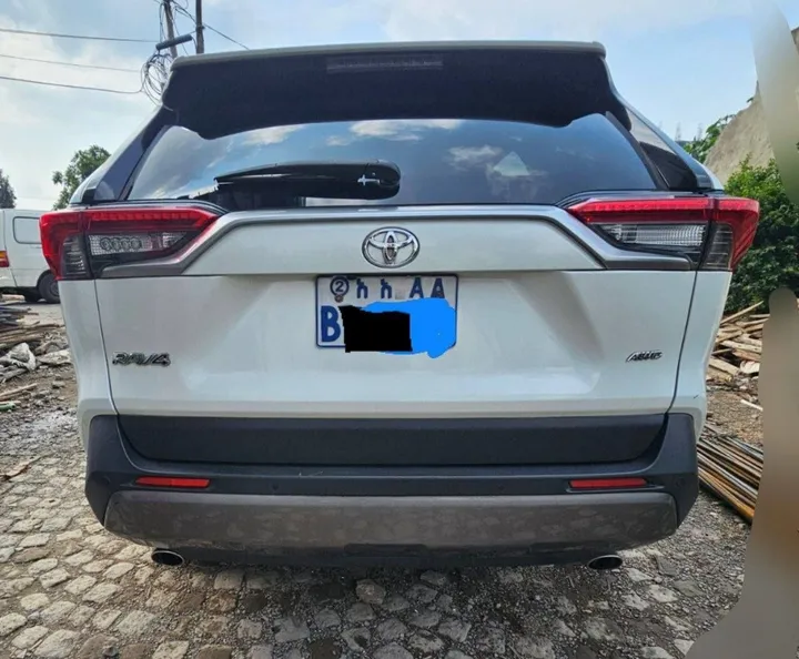 Toyota Rav4 2021 SUV – photo 4