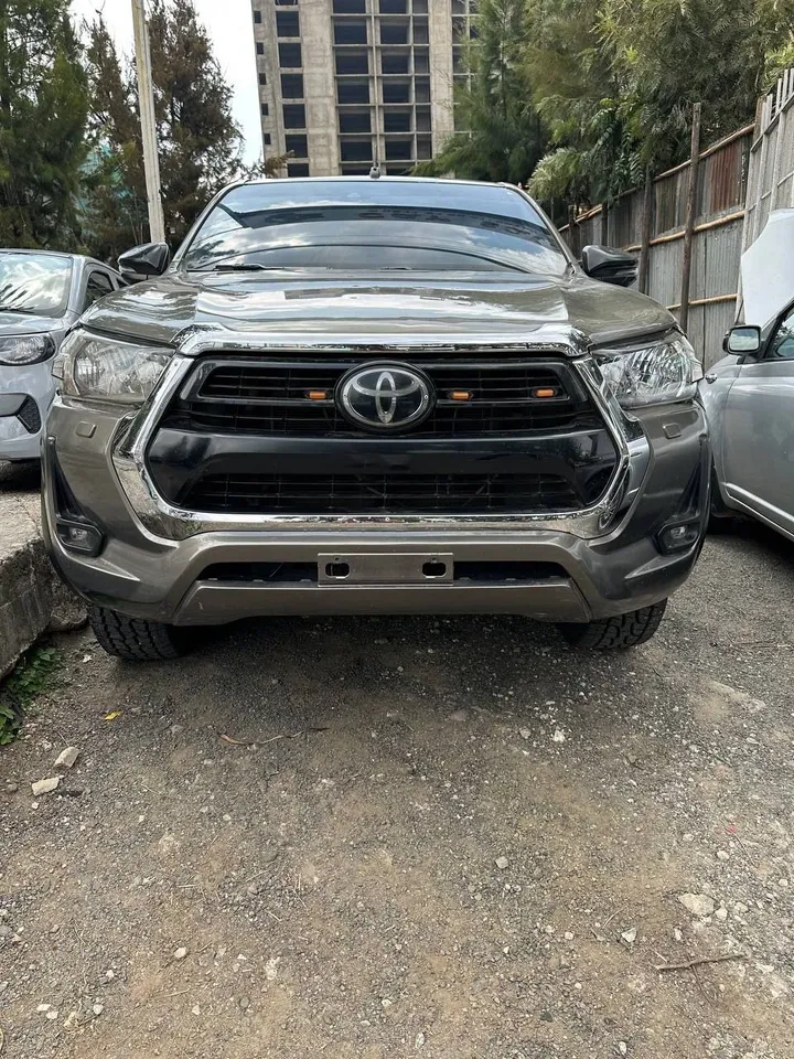 Toyota Hilux Invincible X-Cab 2021 – photo 4