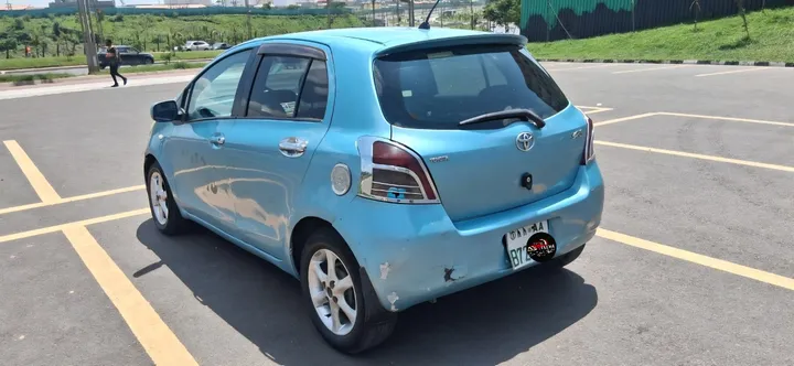 Toyota Yaris Compact 2005 – photo 4