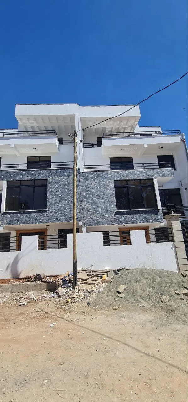 165 sqm G+3 House in Summit – photo 5