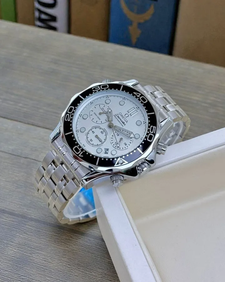 Armani Exchange and Omega Watches – photo 3