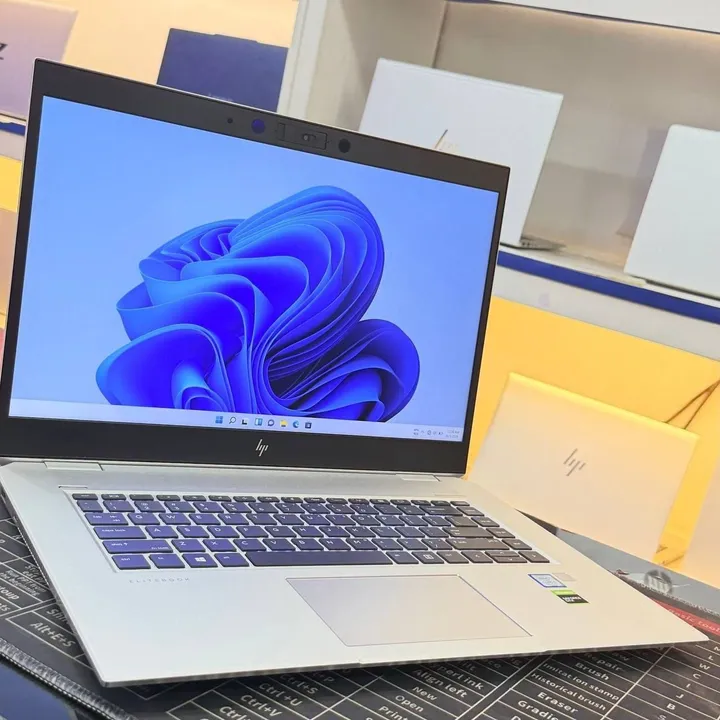 HP EliteBook 1050 G1 i7 Laptop – photo 4