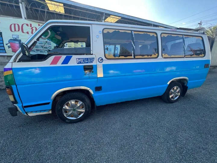 Toyota Hiace Minibus 1988 Manual – photo 3