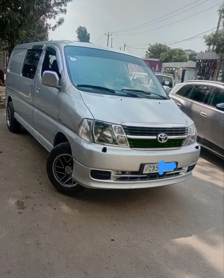 Silver Toyota Van 2011 – photo 6