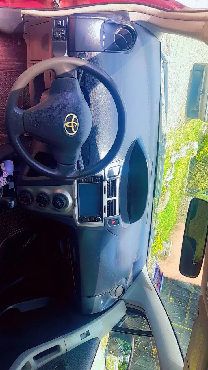 Toyota Yaris Compact 2010 Automatic – photo 6