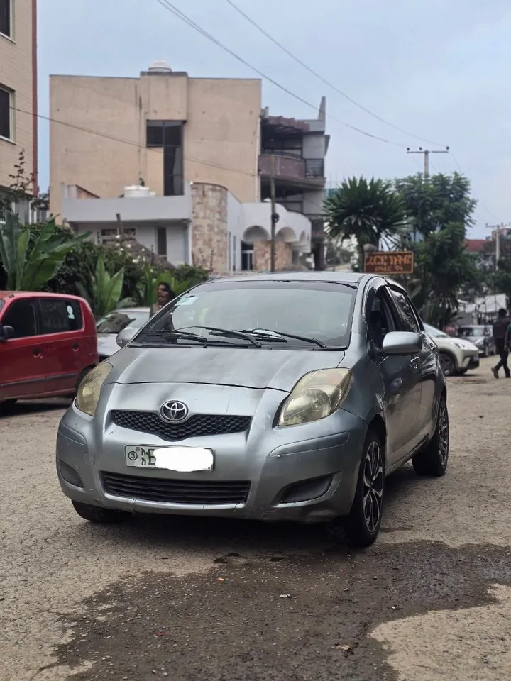 Toyota Yaris Compact 2008 Automatic – photo 3