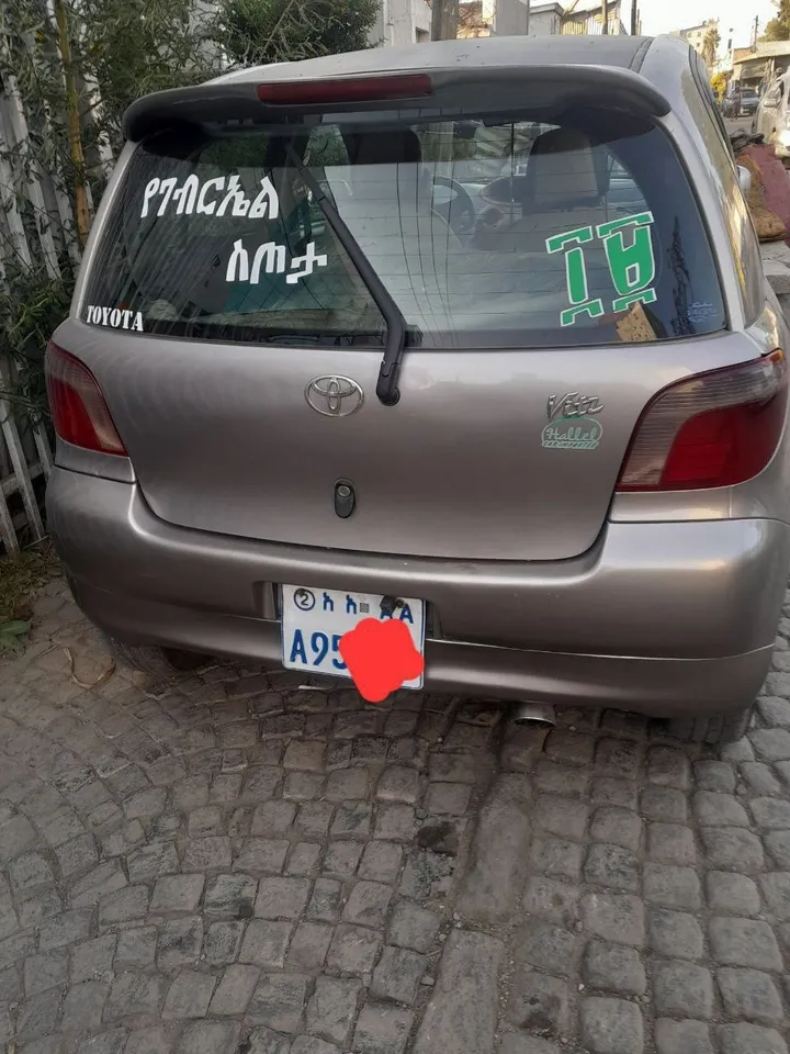 2001 Toyota Hatchback Car – photo 4