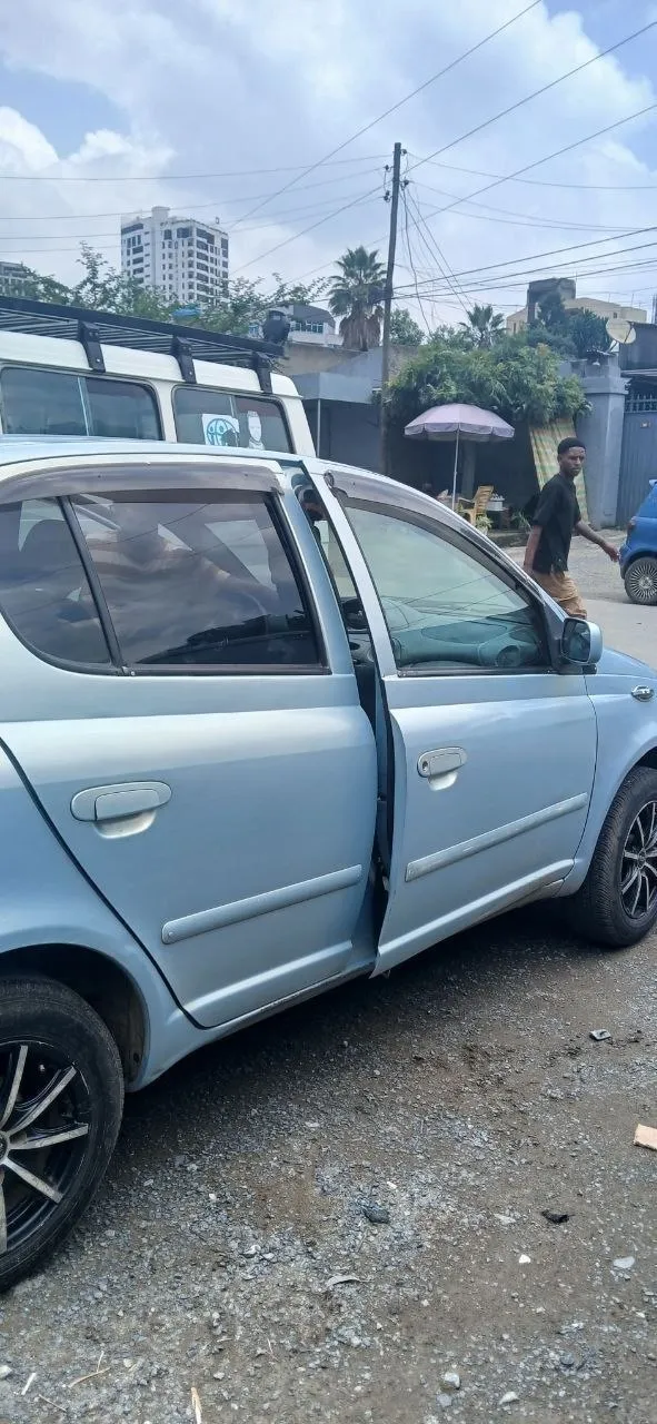 Toyota Vitz 2003 Automatic – photo 3