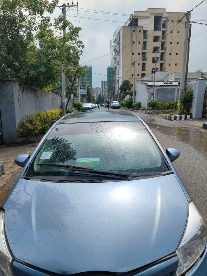 Toyota Yaris Compact 2012 – photo 6