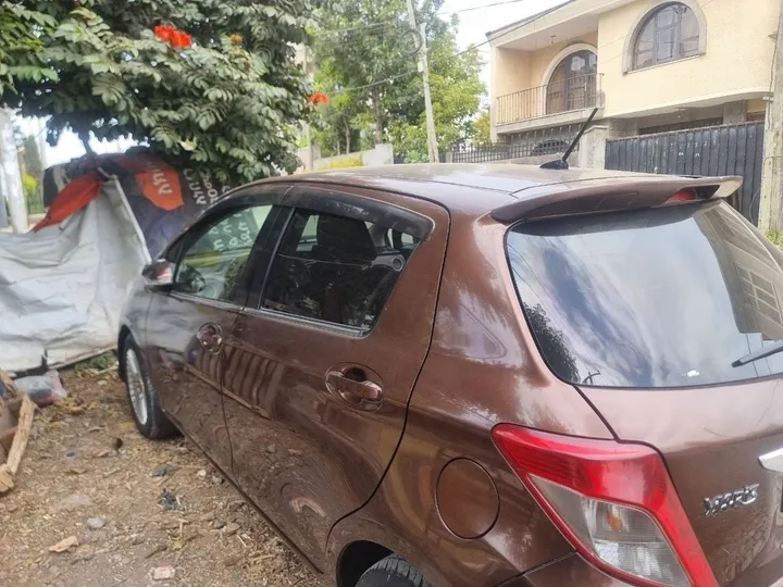 Toyota Yaris Compact 2011 Automatic – photo 4