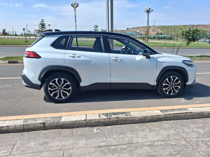 Toyota Frontlander 2023 Hybrid – photo 3